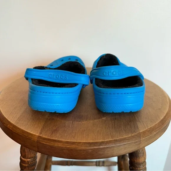 Crocs Kids Unisex Blue Outside With Black Warm Fuzzy Lining Material Size J4 2 - Picture 5 of 11